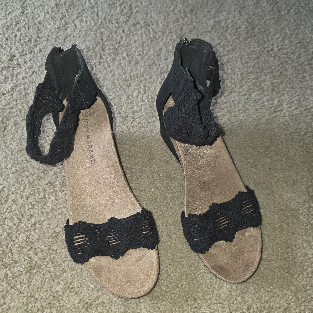 Lucky Brand Black and Tan Wedge Sandals Size 7M